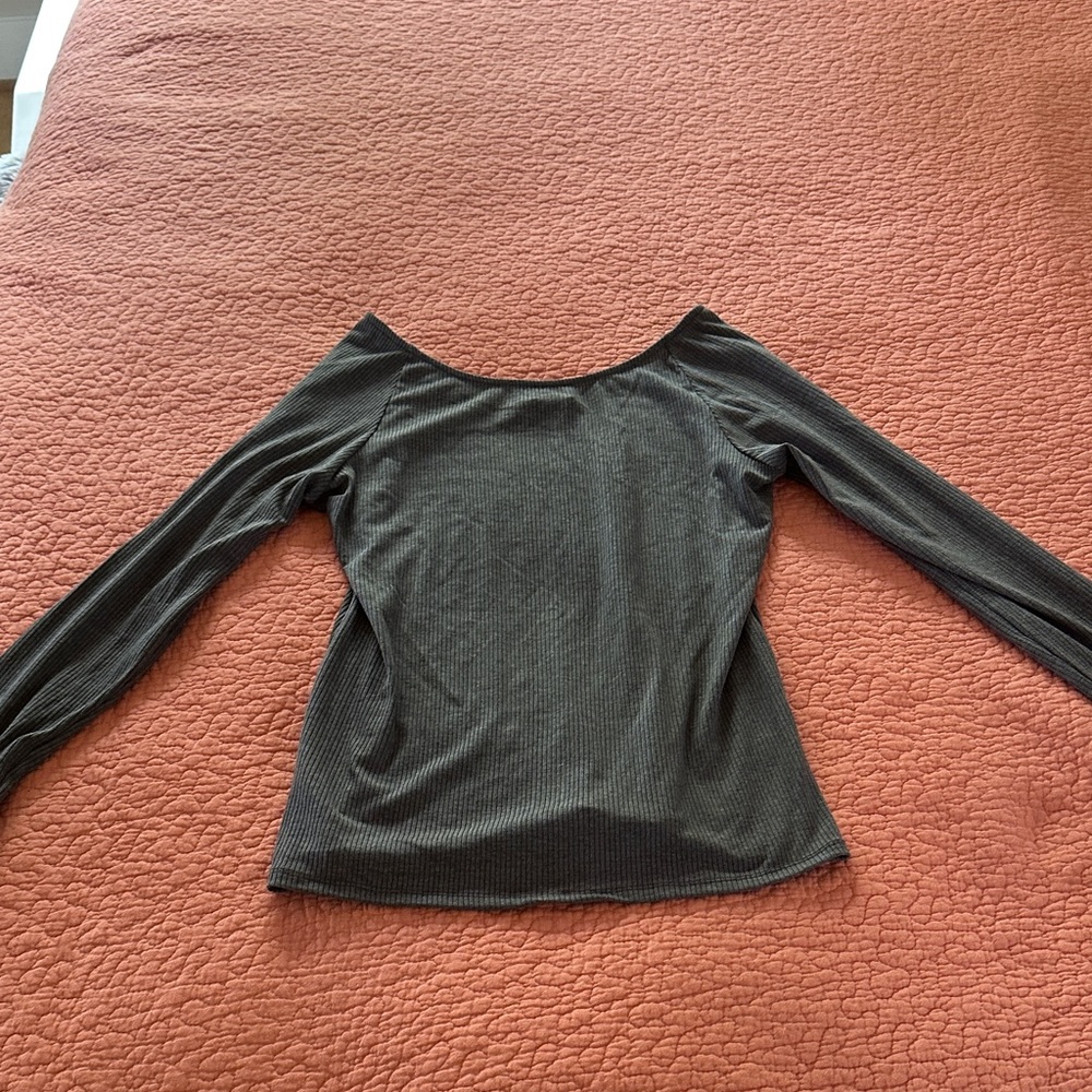 Gilli Dark Gray Off-Shoulder Blouse